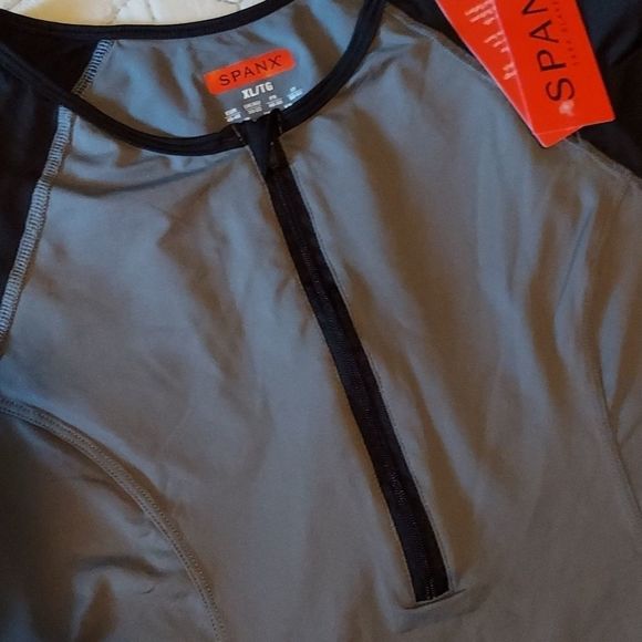 Spanx Active Top - Picture 6 of 6